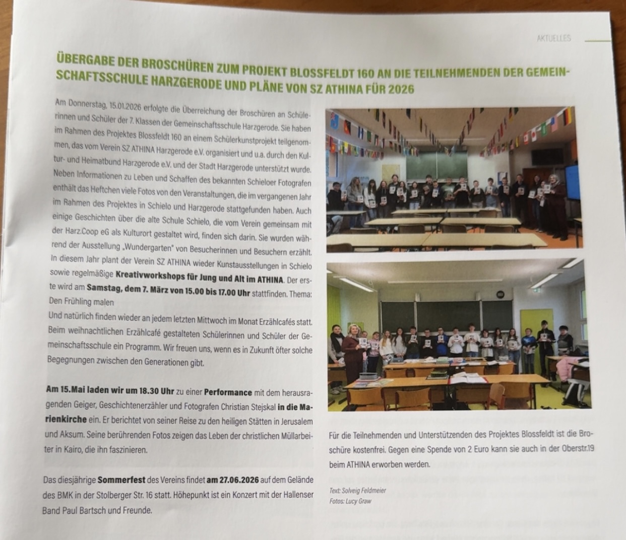 Übergabe Broschüren im Unterharzboten Februar